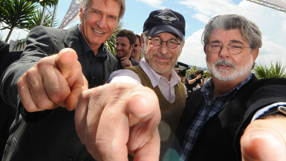 RIKE: F.v. Harrison Ford, Steven Spielberg og George Lucas tjente alle sv�rt gode penger p� fjor�rets Indiana Jones-film. Men de to produsentene tjente mer enn hovedrolleinnehaveren. Her fra Cannes-festivalen i fjor. Foto: SCANPIX / AFP / Guy Kinziger