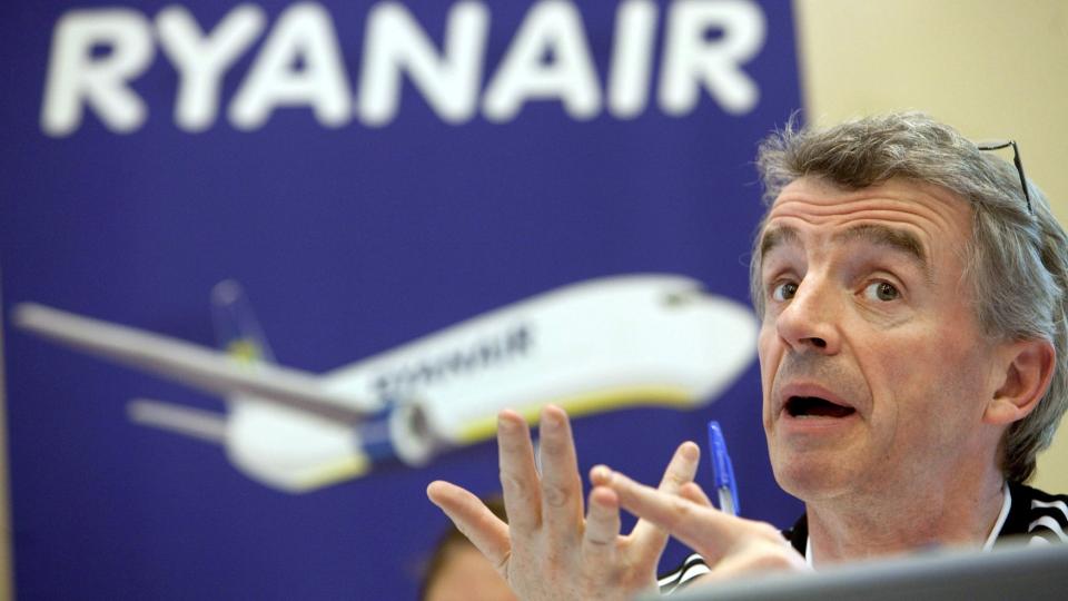 FORSINKET: Ryan Air-sjef Michael O'Leary sitt fly fra Stockholm ble forsinket og Ryan Airs pressekonferanse p� Rygge ble utsatt. EPA/FRANK RUMPENHORST