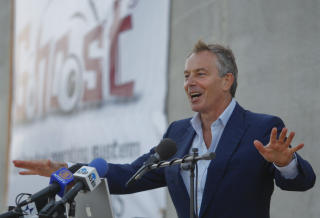 KAN OGS� V�RE SYK: Det er forel�pig uklart om Tony Blair, Storbritannias tidligere statsminister, eller om hans fire barn er smittet av viruset. Foto: AP/Dan Balilty