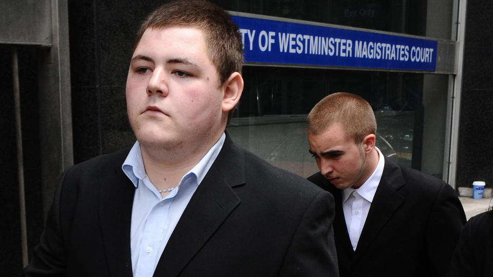 I RETTEN: Jamie Waylett forlater Westminster Magistrates Court i London etter � ha erkl�rt seg skyldig i besittelse av marihuanaplanter. Foto:  Ian West/AP/SCANPIX