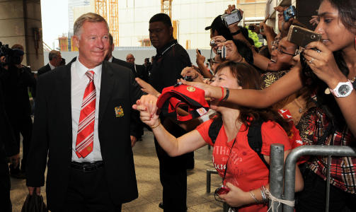 I MALAYSIA: Sir Alex Ferguson og hans Manchester United ankom i morges Kuala Lumpur. Foto: AFP