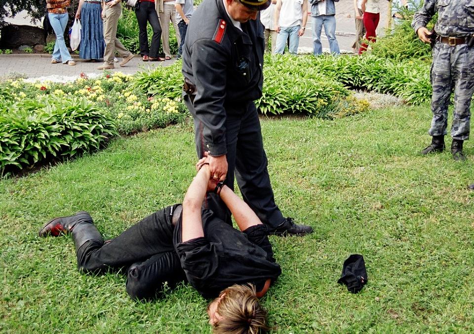 EMMY-NOMINERT: Dokumentarfilmen �Belarusian Waltz� er nominert til den prestisjetunge Emmy-prisen. Filmen handler om en performancekunstner som opponerer mot diktaturet i Hviterussland. Foto: FRA FILMEN