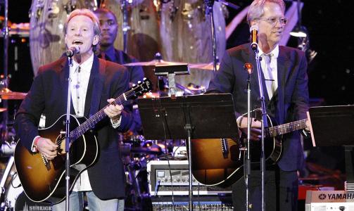 SMIGRET: N� h�per bandmedlemmene Gerry Beckley og Dewey Bunnell at �A Place with No Name� blir utgitt til glede for alle Jackson-fans. Foto: Dan Steinberg/AP/SCANPIX