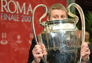 SKRYTER: Ole Gunnar Solskj�r synes det er str�lende at Owen har kommet til klubben.Foto: SCANPIX/AFP/ ALBERTO PIZZOLI