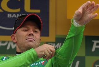 OG FOR THOR? Ogs� i dag rapporteres det kaldt og v�tt v�r - Hushovd-v�r. Dagens etappe kan v�re en for spurterne, og det er trolig duket for mer kamp om nordmannens gr�nne tr�ye. Foto: SCANPIX/EPA/CHRISTOPHE KARABA