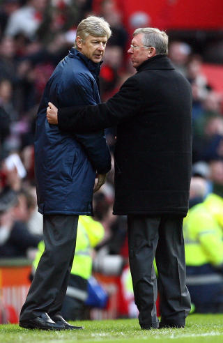 INNERSVING: If�lge britiske medier snappet Ferguson Mame foran nesen p� Arsenal og Arsene Wenger. Foto: SCANPIX/AFP/PAUL ELLIS