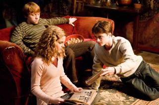  TREKL�VERET:  Emma Watson, Daniel Radcliffe, right, and Rupert Grint i en scene fra Harry Potter og Halvblodsprinsen. Foto: AP Photo/Warner Bros.