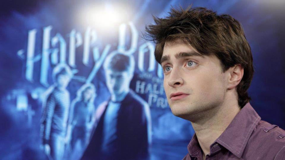 OVER SEG:  Jeg merker at jentene vil v�re ved siden av meg p� den r�de l�peren, sier Daniel Radcliffe til Dagbladet. Foto: AP/Richard Drew