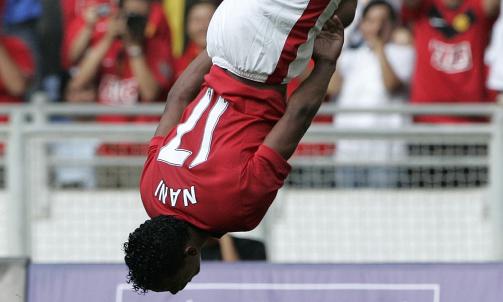 SCORET: Nani ga Manchester United 2-0, men da Malaysia hadde utliknet ledelsen var det duket for debutant Michael Owen. Foto: SCANPIX/AP/Lai Seng Sin
