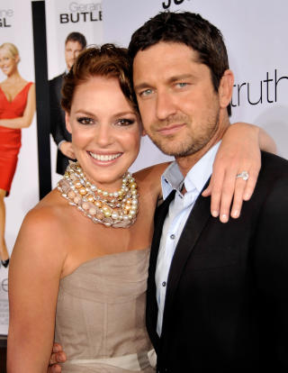 M�TTE EVAKUERES: Skuespillerne Katherine Heigl og Gerard Butler m�tte evakuere hotellet p� grunn av bombetrussel. Her fra premieren p� �The Ugly Truth� i Los Angeles to dager i forveien. Foto: SCANPIX