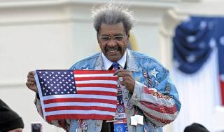 LIK JAKKE:  Boksepromot�ren Don King har lik jakke som Yoga Fire-Aslak. Foto: privat