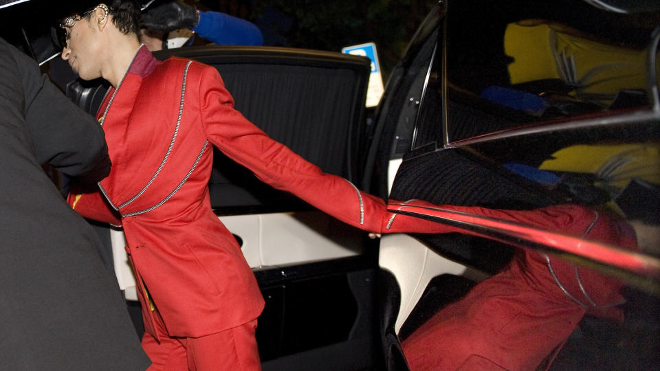 Prince fikk �ren av � avslutte jazzfestivalen i Montreux. 8.000 tilskuere fikk blant annet h�re hitene �Purple Rain� og �Little Red Corvette�. Foto: Reuters/SCANPIX