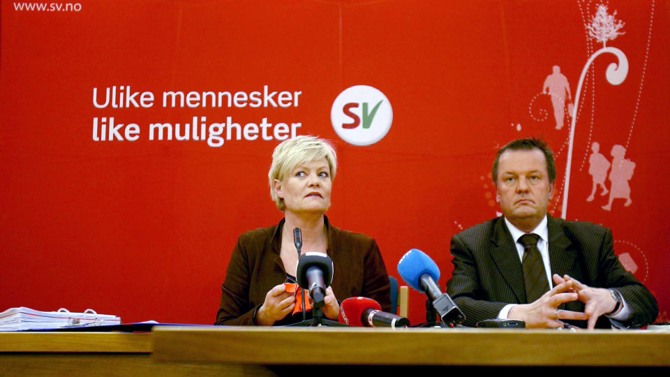  VIL FJERNE DOBBELDIETT:  SVs parlamentariske leder Inge Ryan - her sammen med partileder Kristin Halvorsen - f�r utbetalt mest diettpenger fra Stortinget. N� vil han avvikle ordningen med diett til stortingsrepresentanter samtidig som de er p� reise.  Foto: STIAN LYSBERG SOLUM, SCANPIX.