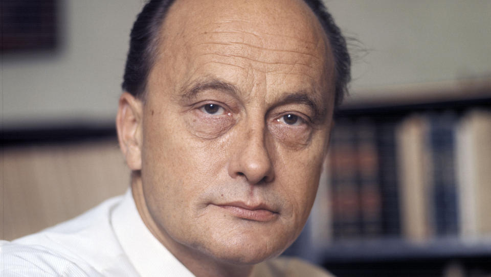 HAR SKREVET NORGES SJUENDE BESTE KRIM: Andr� Bjerke (1918-1985) var forfatter og forsker, poet og polemiker, sjakkspiller og spiritualist, glupende opptatt av det meste og s�rlig det som ligger utenfor det trivielle. Foto: Erik Thorberg/Scanpix