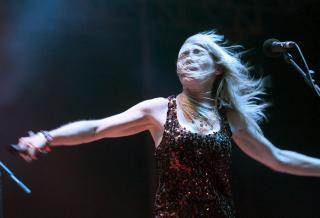 MYE VIND: At v�rforholdene var ekstreme, kan blant annet dette bildet fra TomTom Clubs konsert illustrere. FOTO: EPA/DOEMENECH CASTELLO