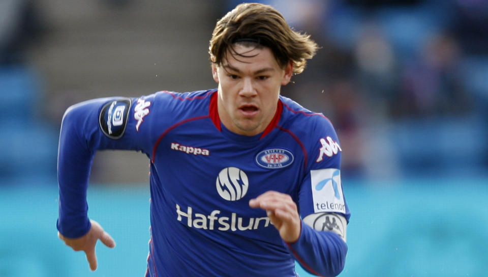 INGEN UMIDDELBAR SUKSESS: Daniel Fredheim Holm spilte hele kampen da Aalborg serie�pnet mot AGF. Det ble ingen dr�mmedebut for nordmannen da hans nye arbeidsgiver tapte 1-0 p� bortebane i �rhus.Foto:  H�kon Mosvold Larsen  / SCANPIX .