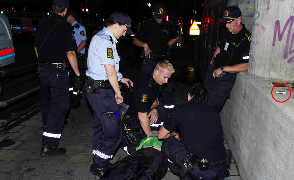 TATT: 29-�ringen stakk av etter � ha truet politipatruljen - men ble p�grepet av de tallrike forsterkningene kort tid etterp�. Foto: DANIEL LAABAK