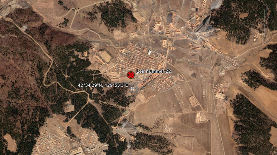 NORD-KOREAS ST�RSTE FANGELEIR: Leir nummer 22 skal if�lge The Hidden Gulag av David Hawk v�re 50 kilometer lang og 40 kilometer bred, noe som tilsvarer et omr�de p� 2000 kvadratkilometer. Leiren er Nord-Koreas st�rste og skal romme om lag 50 000 fanger. Her er et lite utsnitt. Foto: Google Earth