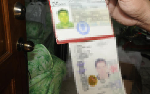 FANT PASS: Nordmannens identitetspapirer ble funnet i huset der han ble drept. En 16 �r gammel jente har innr�mmet � ha sl�tt nordmannen med en flaske i hodet, f�r hun skal ha grepet en kj�kkenkniv og drepte ham. Foto: Privat