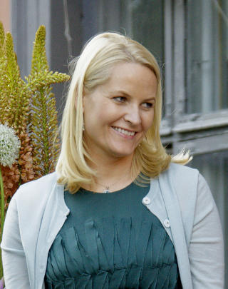 HAMSUNÅRETS HØYE BESKYTTER: Kronprinsesse Mette-Marit. Foto: Stian Lysberg Solum / SCANPIX HAMSUNÅRETS HØYE BESKYTTER: Kronprinsesse Mette-Marit. Foto: Stian Lysberg Solum / SCANPIX