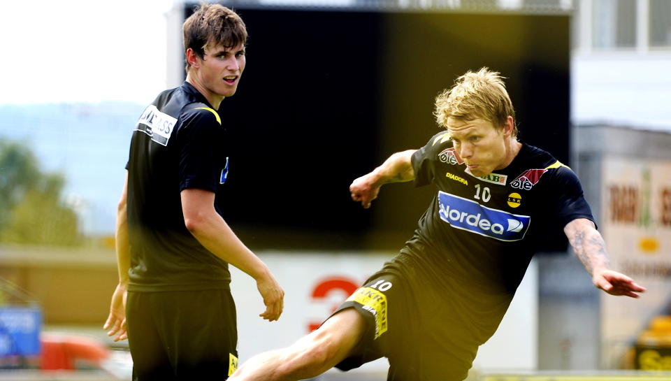 FULHAM-KLAR: Bj�rn Helge Riise, her midt i en volley p� LSK-trening, ble presentert som Fulhams siste spillerkj�p i dag. Foto: Erik Berglund / Dagbladet.