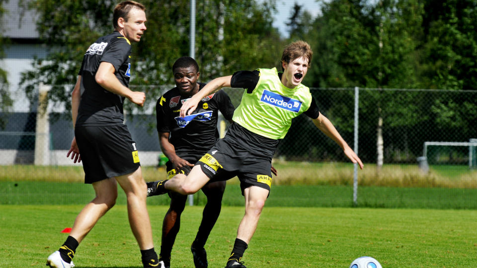 KAN FORSVINNE TIL TYSKLAND: H�vard Nordtveit stoler p� at Arsenal tar den riktige avgj�relsen for ham og hans fotballkarriere. 19-�ringens leieopphold p� Lillestr�m er over 1.august og N�rnberg kan bli neste stopp for forsvarsspilleren. Foto: Erik Berglund/Dagbladet