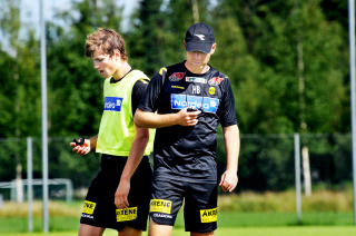 VIL BEHOLDE H�VARD: Henning Berg har snakket med Arsenal, men vet ikke om han f�r beholde Nordtveit. Foto: Erik Berglund/Dagbladet