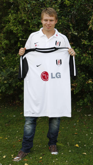 STOLT ENGLANDSPROFF: En dr�m som g�r i oppfyllelse, sier lillebror Riise om Fulham-overgangen. Foto: AP