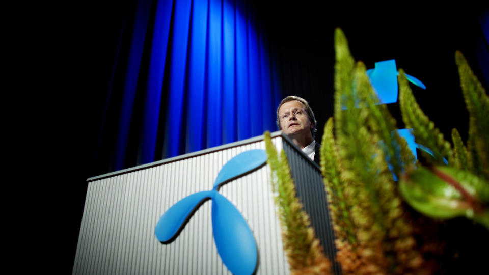  TJENER FORTSATT PENGER:  Telenor-sjef Jon Fredrik Baksaas la fram kvartalsregnskapet p� konsernets hovedkontor p� Fornebo i formiddag. Foto: KYRRE LIEN, SCANPIX.