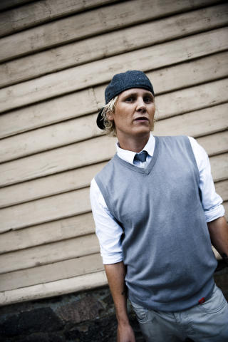 - LEVER AV OPPMERKSOMHET: Men �yvind �Vinny� Sauvik fra Paperboys forst�r at Tone Damli Aaberge reagerer p� Se og H�rs snikfotografering. Foto: H�kon Eikesdal