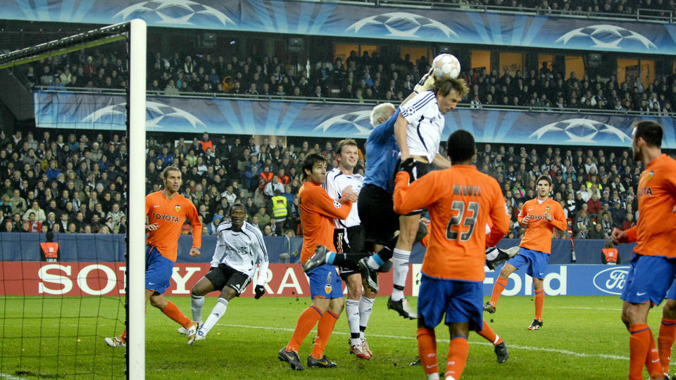 TROR P� NYTT RBK-EVENTYR: Vidar Riseth i lufta foran m�l under Champions League-oppgj�ret mellom Rosenborg og Valencia i Trondheim i 2007. N� tror han laget fra Lerkendal igjen er bra nok for � hevde seg ute i Europa. Foto: Gorm Kallestad/Scanpix
Foto: Thomas R. Skaug / SCANPIX .