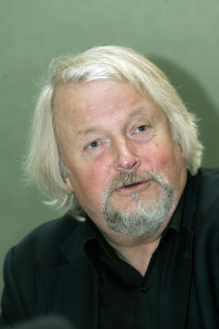 M� V�RE VARSOMME: Per Edgar Kokkvold i Norsk Presseforbund sier at TV 2 er ansvarlige for innholdet i programmet, selv om det ikke er de som har produsert det, n�r de viser det p� norske tv-skjermer. Foto: Terje Bendiksby / Scanpix