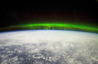 FRA ROMMET: Nordlys sett fra Den internasjonale romstasjonen ISS. Foto: NASA