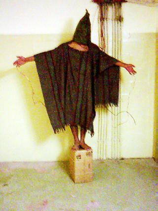 SKREKKMINNER: Fra Abu Ghraib-fengselet i Irak, der terrormistenkte fanger ble mishandlet og torturert. Foto: AP/SCANPIX