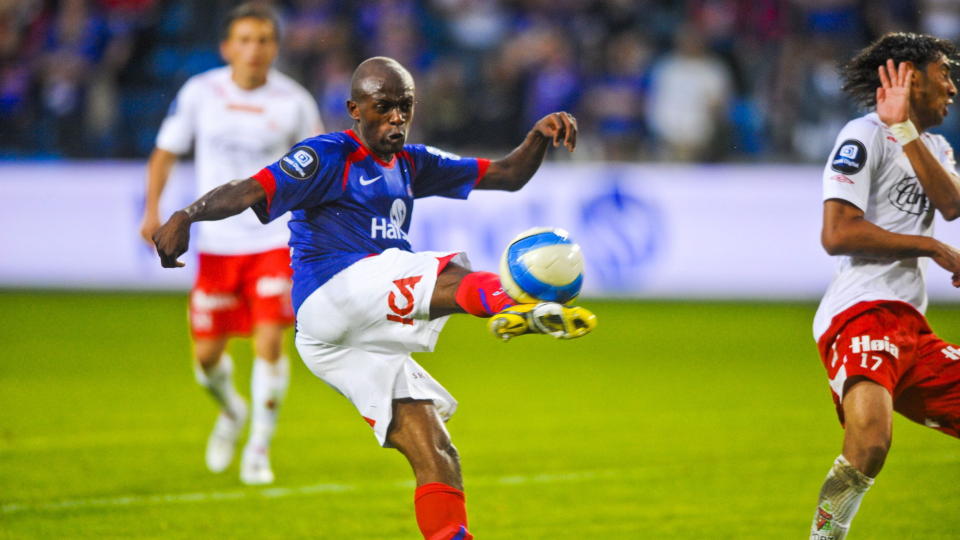 KOMMER TILBAKE: VIF-spiss Luton Shelton gjenforenes med sine gamle lagkamerater i V�lerenga, etter � ha v�rt utl�nt til Aalborg et halvt �r. Foto: H�kon Eikesdal / DAGBLADET.
