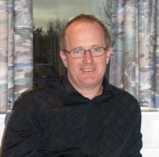ORDF�RER OG NABO: ordf�rer Jarle Martin Gundersen i Kl�bu er oppr�rt etter g�rsdagens hendelse. Han er p� hils med familien, og ber gjerningsmennene om � melde seg. Foto: KL�BU KOMMUNE
