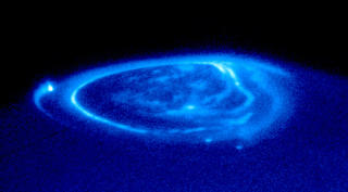 UTENOMJORDISK VAKKERT: Nordlys p� planeten Jupiter. Foto: HUBBLE SPACE TELESCOPE/NASA