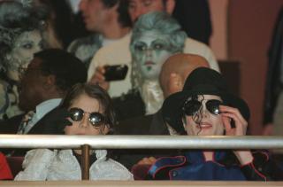 GODE VENNER: Omer Bhatti har ikke lagt skjul p� at Michael er hans st�rste inspirasjon. Her er de sammen i Tokyo i 1996. Foto: Scanpix