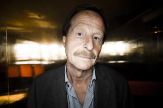 I HARDT V�R: Forfatter Kjartan Fl�gstad blir beskyldt for � framstille Tore Prysers stoff som sitt eget. Foto: H�kon Eikesdal