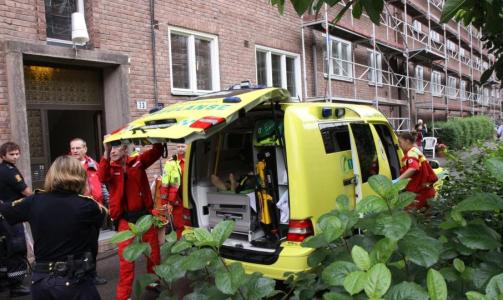 HARDT SKADD: En kvinne ble funnet hardt skadd i denne oppgangen og fraktet til Ullev�l sykehus. (Foto: Rogerio Snarli)