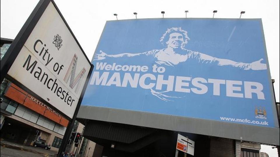 PROVOSERER FERGUSON: Sir Alex Ferguson har lite til overs for dette fors�ket fra Manchester City p� � provosere byrivalen United.Faksimile: The Sun