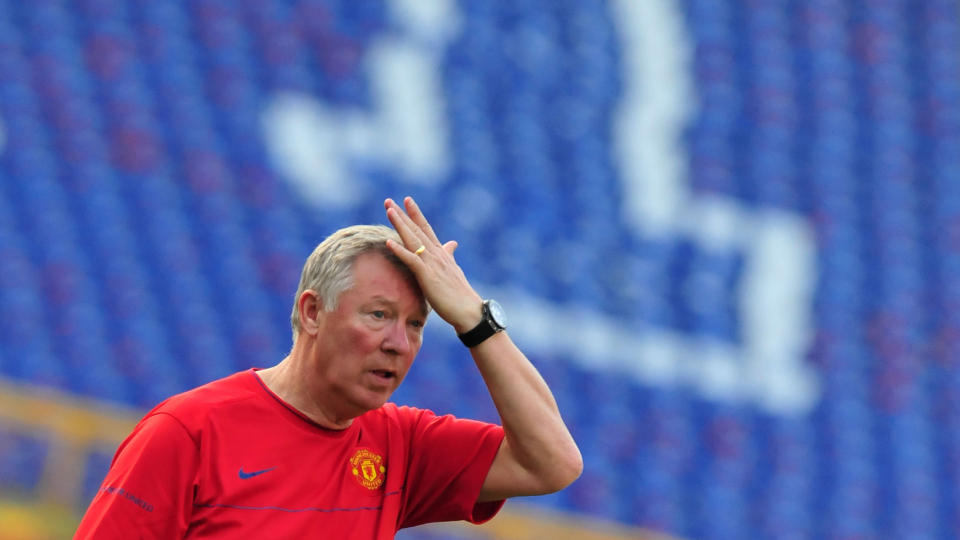 RASER: Sir Alex Ferguson raser mot Manchester City. - De er en liten klubb med en sm�lig mentalitet, sier Ferguson til the Observer.  Foto:  AFP PHOTO / CARL DE SOUZA