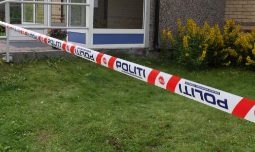 FUNNET P� PLENEN: Mannen som ble funnet d�d natt til s�ndag skal ha v�rt blodig med ytre skader. Foto: P�L S�NSTELI