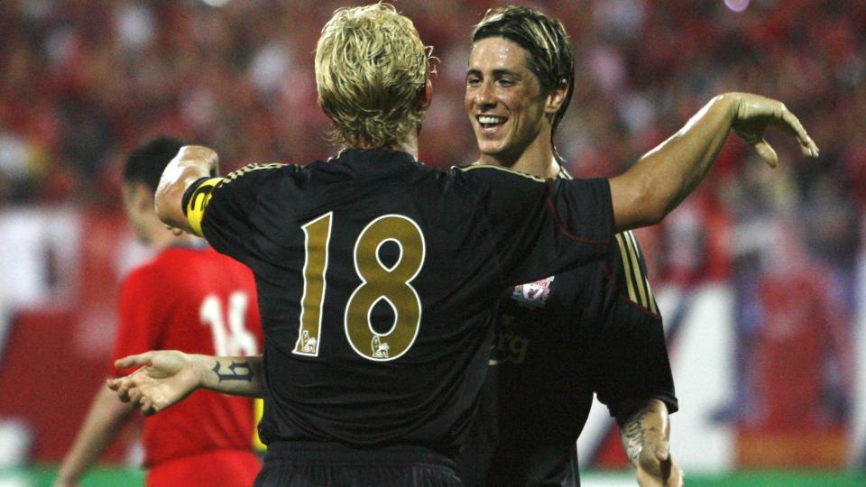 OVERLEGNE: Fernando Torres scoret ett av m�lene da Liverpool knuste Singapore. Foto: REUTERS