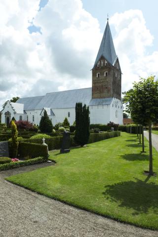 KIRKEN: Den lille prinsen ble d�pt i M�gelt�nder kirke. Foto: Stella Pictures