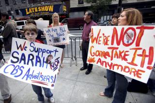 ST�TTER PALIN: David Letterman vitset om Palins datter og frustrerte Sarah Palin ytterligere over medias interesse i hennes familie.  (AP Photo/Mary Altaffer)