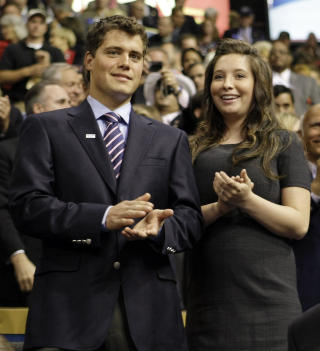 DATTEREN til Sarah Palin, Bristol, og den tidligere kj�resten hennes, Levi Johnston. Bristol ble gravid under Palins visepresidentkampanje i 2008. (AP Photo/Charles Rex Arbogast, File)