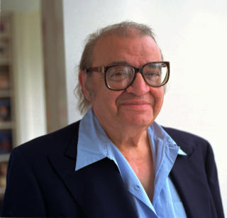 NEKTET � SKRIVE BIOGRAFIEN:Mario Puzo, forfatteren av Gudfaren-b�kene, ble spurt av Joey Gallo om han ikke ville skrive biografien hans. Puzo nektet. Foto: AP Photo/Evan Kafka