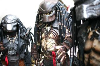 FANS: Massevis av filminteresserte inntok Comic-Con. Her er en gjeng utkledd som Predator. Foto: EPA/SEAN MASTERSON