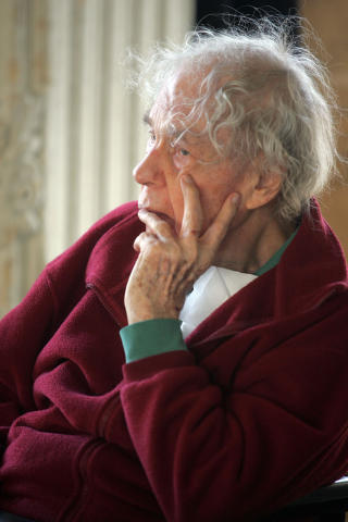  AKTIV TIL DET SISTE:  Merce Cunningham ser p� danserne sine �ve i et studio p� Manhatten i 2007. Foto: AP Photo/Miami Herald